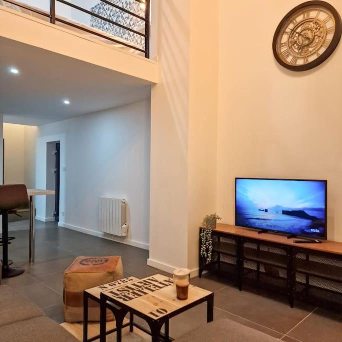 Grand Loft Avec Terrasse Privee Apartment Saint-Etienne  Exterior photo