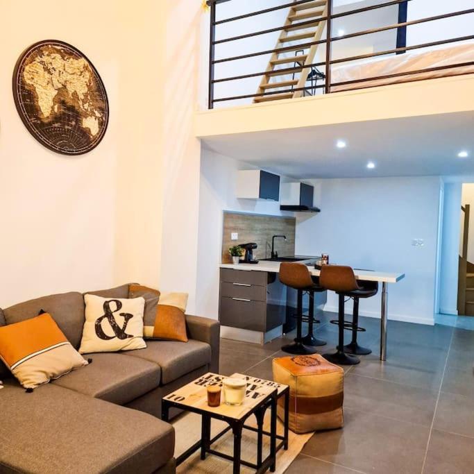 Grand Loft Avec Terrasse Privee Apartment Saint-Etienne  Exterior photo